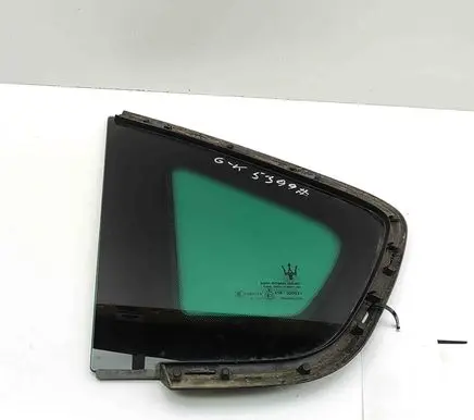 Maserati Levante Rear side window 670033366