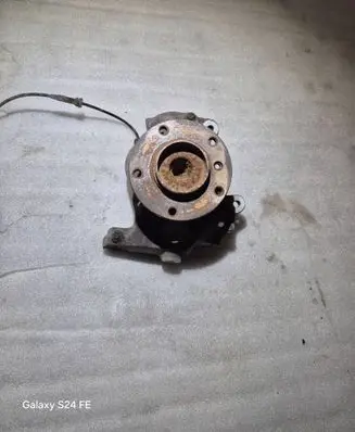 BMW 5 E60 E61 Front wheel hub spindle knuckle 6760953