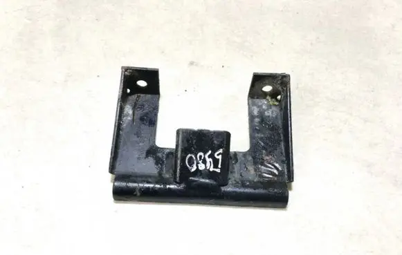 Radiator mount bracket