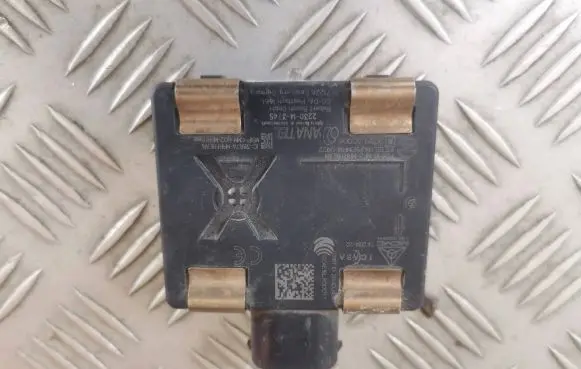 Volkswagen Golf VII Distronic sensor radar 2220-14-3745