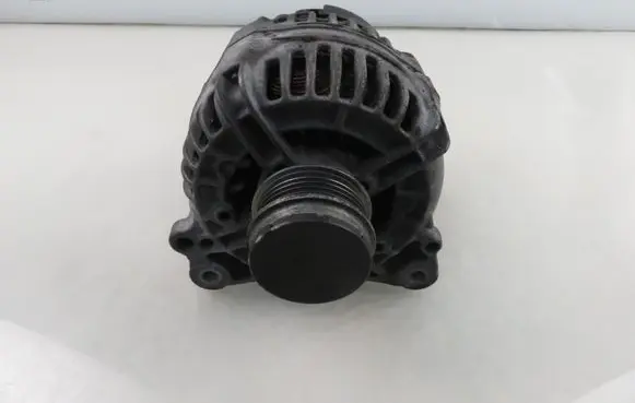 Volkswagen PASSAT B5.5 Generator/alternator 0124515083 028903021