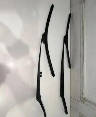 Headlight wiper blade set