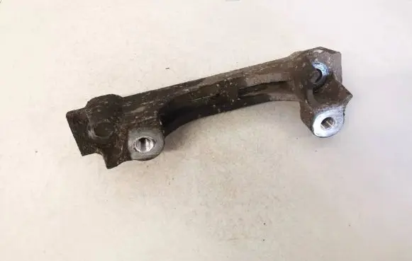 Toyota Auris 150 Engine mounting bracket