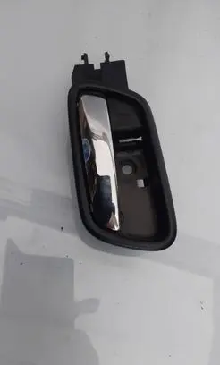 Honda CR-V Front door interior handle T1G