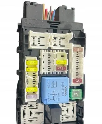 Peugeot 508 Fuse module 9665492680