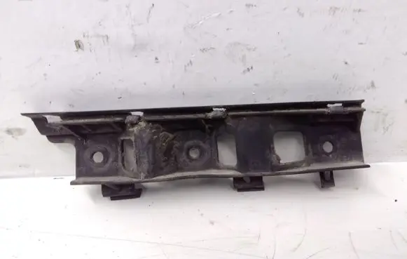 Volkswagen PASSAT B6 Front bumper mounting bracket 3C0807184