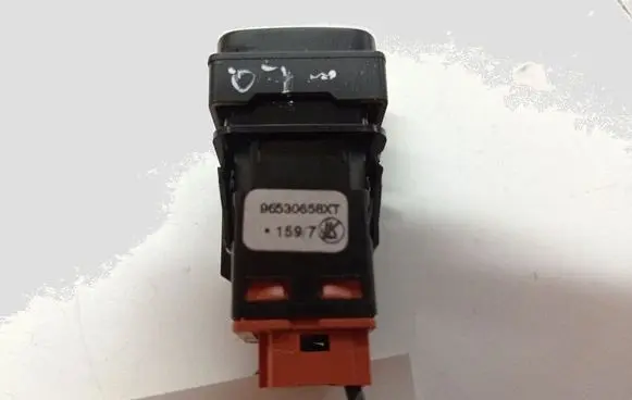 Citroen C4 I Picasso Fuel tank opening switch 96530658XT