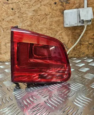 Volkswagen Tiguan Tailgate rear/tail lights 5N0945309 02R1Y 3191