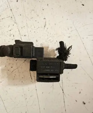 Volkswagen Golf IV Vacuum valve 037906283 72268000