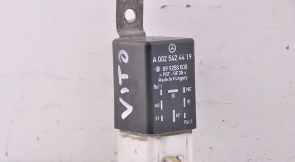 Mercedes-Benz Vito Viano W639 Other relay A0025424419