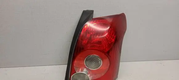Toyota Avensis T250 Rear/tail lights E411333