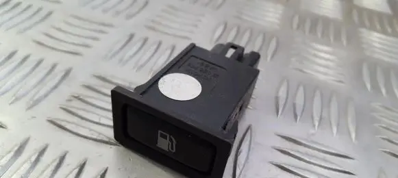Toyota Avensis T250 Fuel tank opening switch 156795 r156795