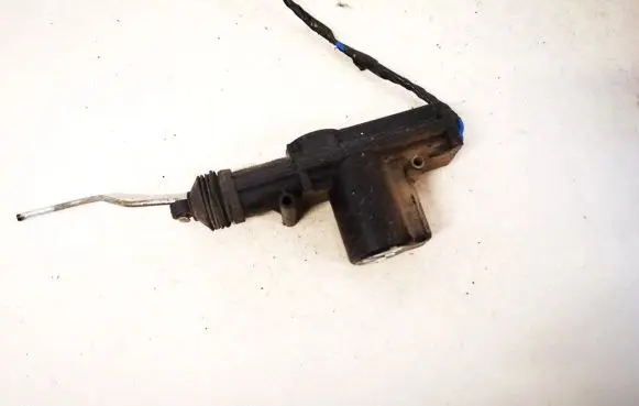 Volkswagen PASSAT B6 Central locking motor 932037992