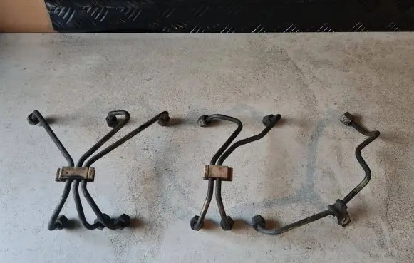 Volvo XC90 Fuel injector supply line/pipe 
