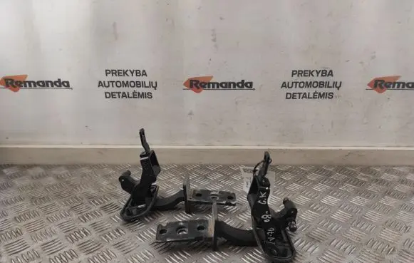 Volvo V70 Tailgate/trunk/boot hinge 31218425