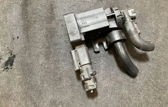 Peugeot Partner Turbo solenoid valve 9674084680 137111135 1339284