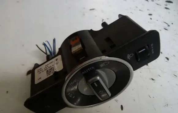 Mercedes-Benz B W246 W242 Light switch A2049053103