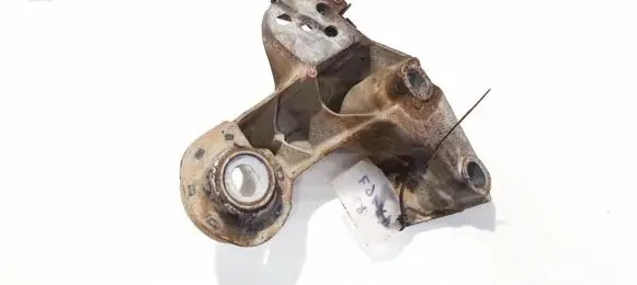 Audi A4 S4 B5 8D Engine mounting bracket 4b0199352
