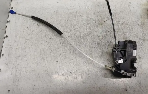Opel Zafira A Front door lock