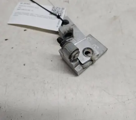 BMW 5 E60 E61 Front door upper hinge 7068078