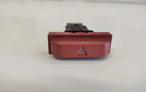 Nissan X-Trail T30 Hazard light switch 06016