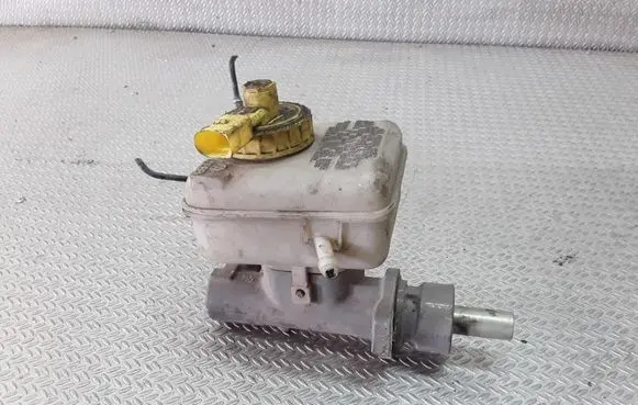 Volkswagen Golf IV Master brake cylinder 21027099