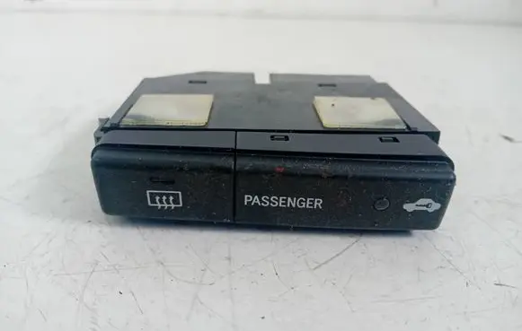 Toyota Avensis T250 Windscreen/window heater switch 8479005130C 03W48E MS48EA00159