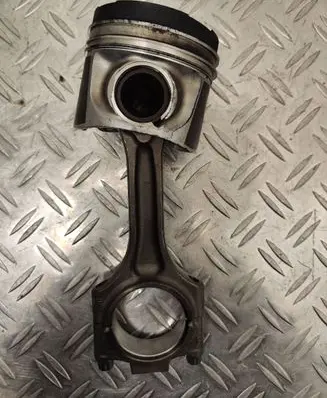 Volvo V60 Piston with connecting rod 81l123