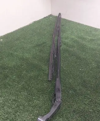 Toyota Prius+ (ZVW40) Front wiper blade arm 7804