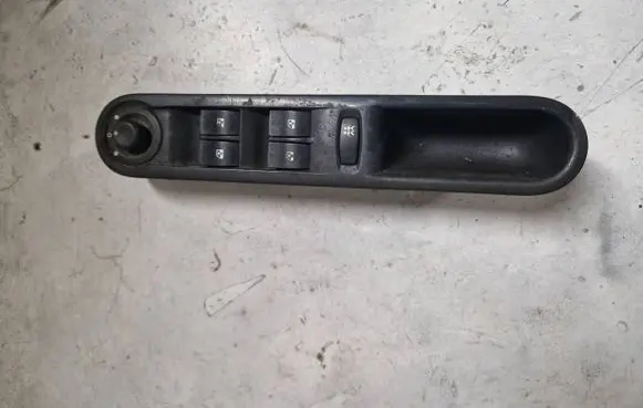 Renault Espace - Grand espace IV Electric window control switch 8200250650