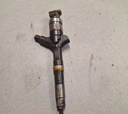 Toyota Avensis T250 Fuel injector 236700G010 12D12713