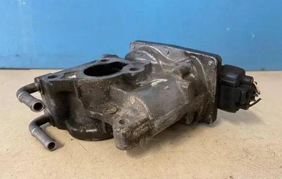 Toyota Avensis T270 EGR valve DEG0104