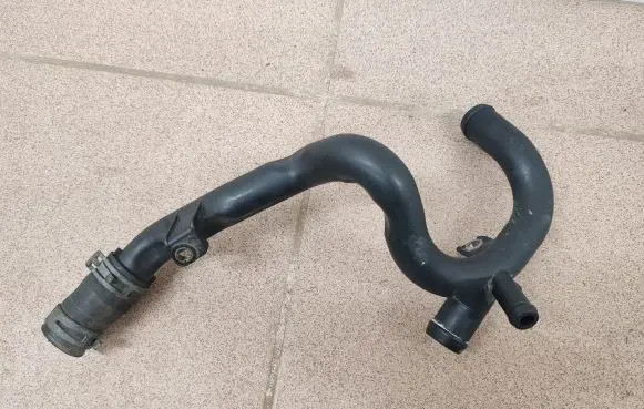 Mercedes-Benz A W169 Engine coolant pipe/hose A6402001452