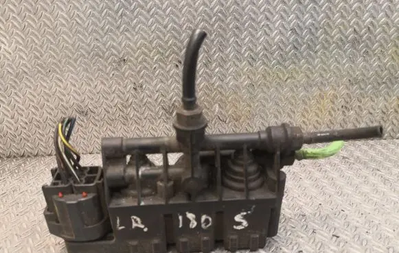 Land Rover Range Rover Sport L320 Air suspension control unit module (rear) RVH000055