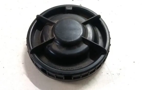 Volvo V70 Headlight/headlamp dust cover 205087C1