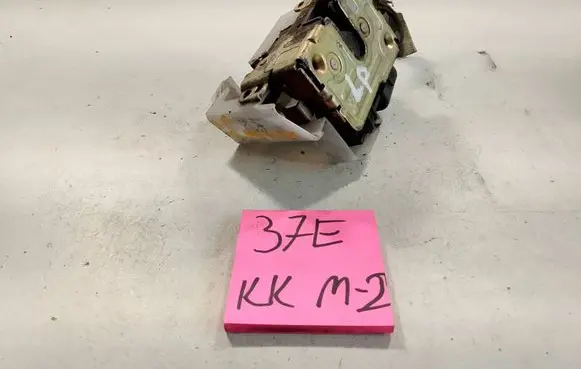 Renault Megane I Front door lock 7700838501