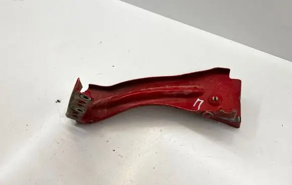 Audi TT TTS Mk2 Fender mounting bracket 8J0821136F