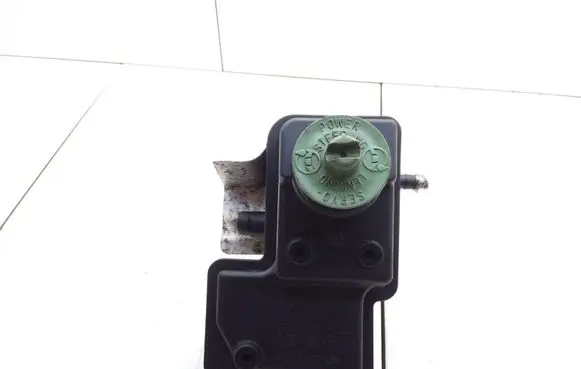 Power steering fluid tank/reservoir