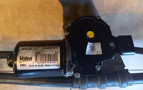 Iveco Daily 6th gen Front wiper linkage and motor