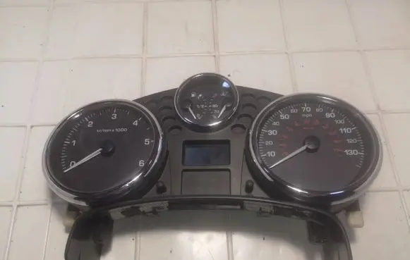 Speedometer (instrument cluster)