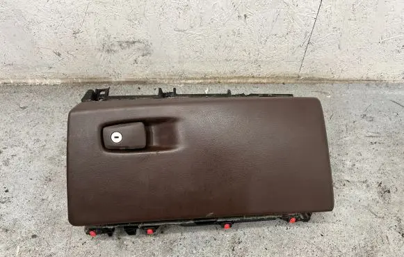 Glove box