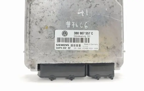 Volkswagen PASSAT B5 Engine control unit/module 3B0907557C 5WP433202