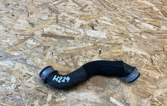 Mercedes-Benz E W212 Engine coolant pipe/hose A2125018282