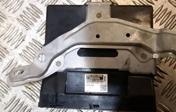 Toyota Auris E180 Other control units/modules 8998102060