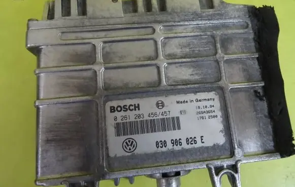 Volkswagen Polo III 6N 6N2 6NF Engine control unit/module 0261203456 030906026E