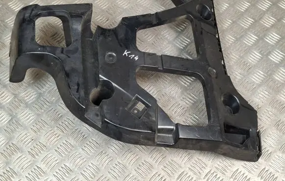 Rear bumper mounting bracket