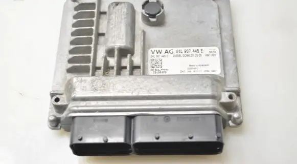 Skoda Octavia Mk3 (5E) Engine control unit/module 04L907445E