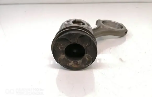 Volkswagen PASSAT B5.5 Piston with connecting rod 059F RUT