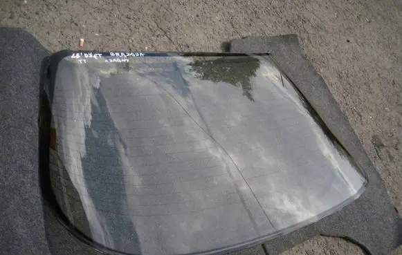 Honda Legend Rear windscreen/windshield window 