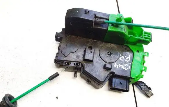 Hyundai i40 Front door lock 813203z010 81320-3z010